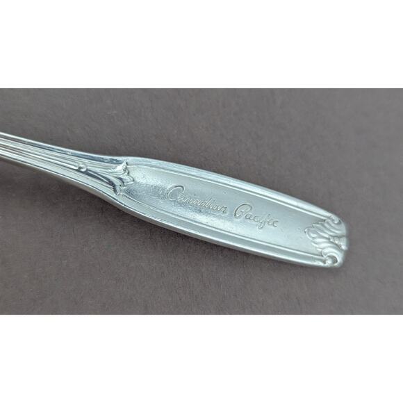 Canadian Pacific Railway Spoon Oneida LTD Silversmiths 6" Teaspoon - Picture 2 of 6